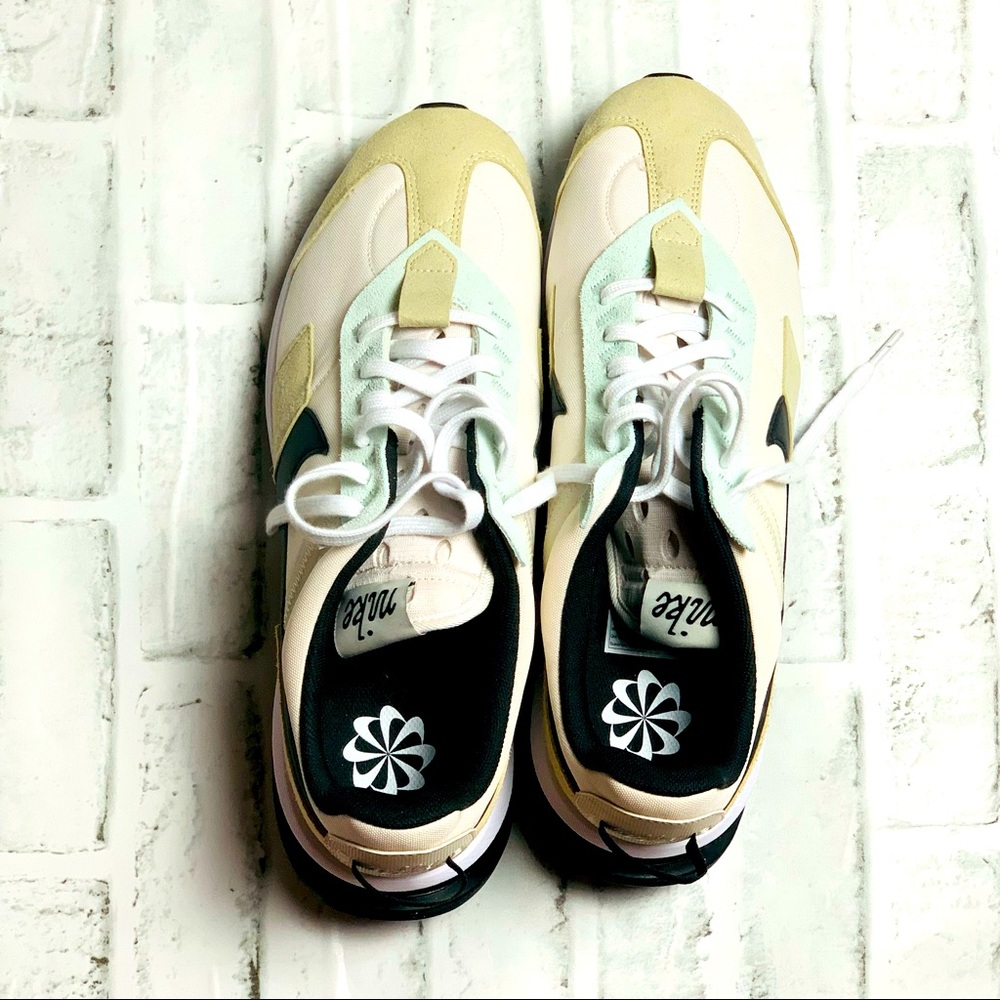 Air Max Pre-Day - Picture 4 of 8